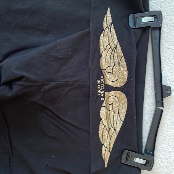 VICTORIA’S SECRET YOGA CAPRIS - Picture 3 of 4